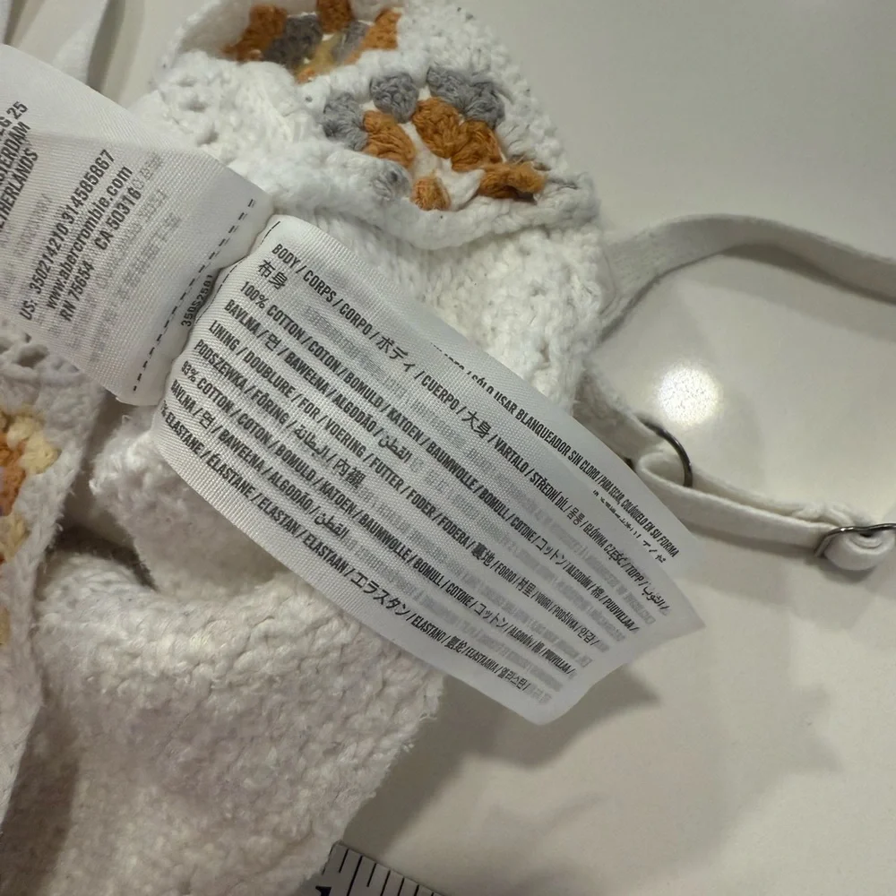 Hollister White Crochet Crop Top with Multicolor Floral Accents - Picture 7 of 7